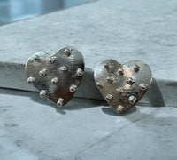 AMORE STUDS love expression. Plated with 24k gold